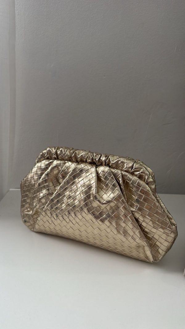 Bolso trenzado dorado