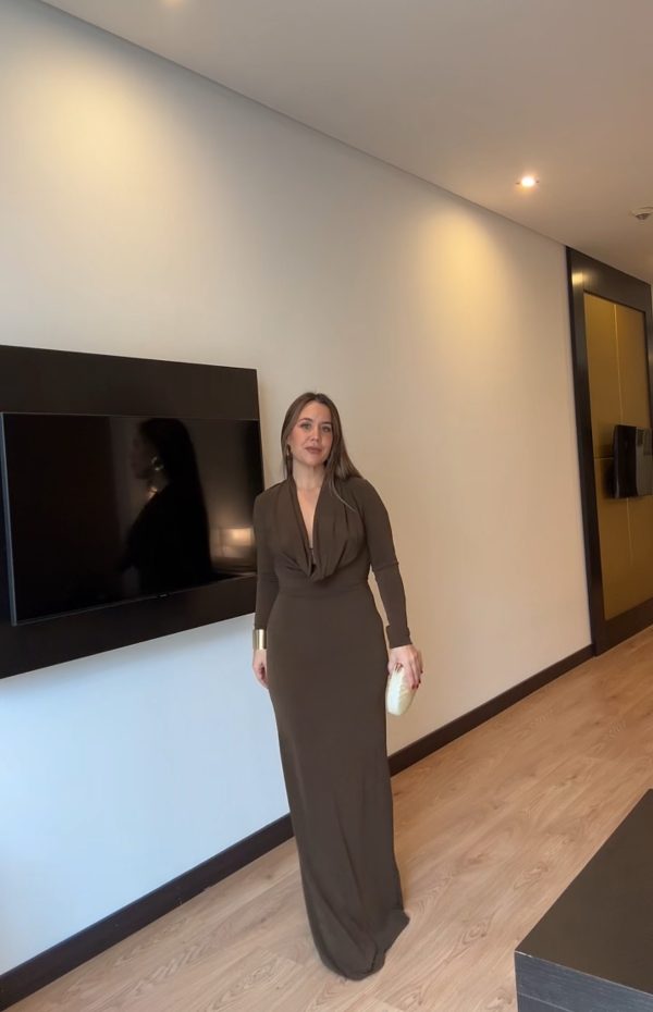 Vestido marrón espalda descubierta