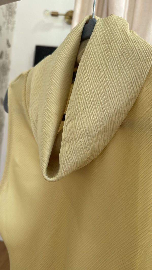 Blusa asimétrica amarilla