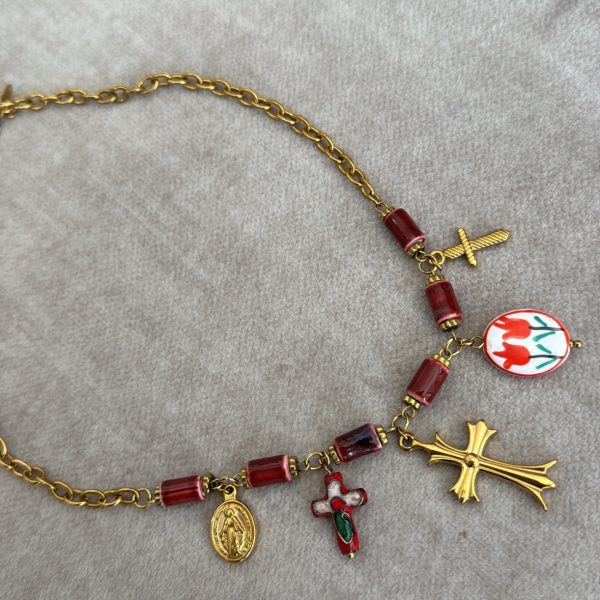Collar charms cruz