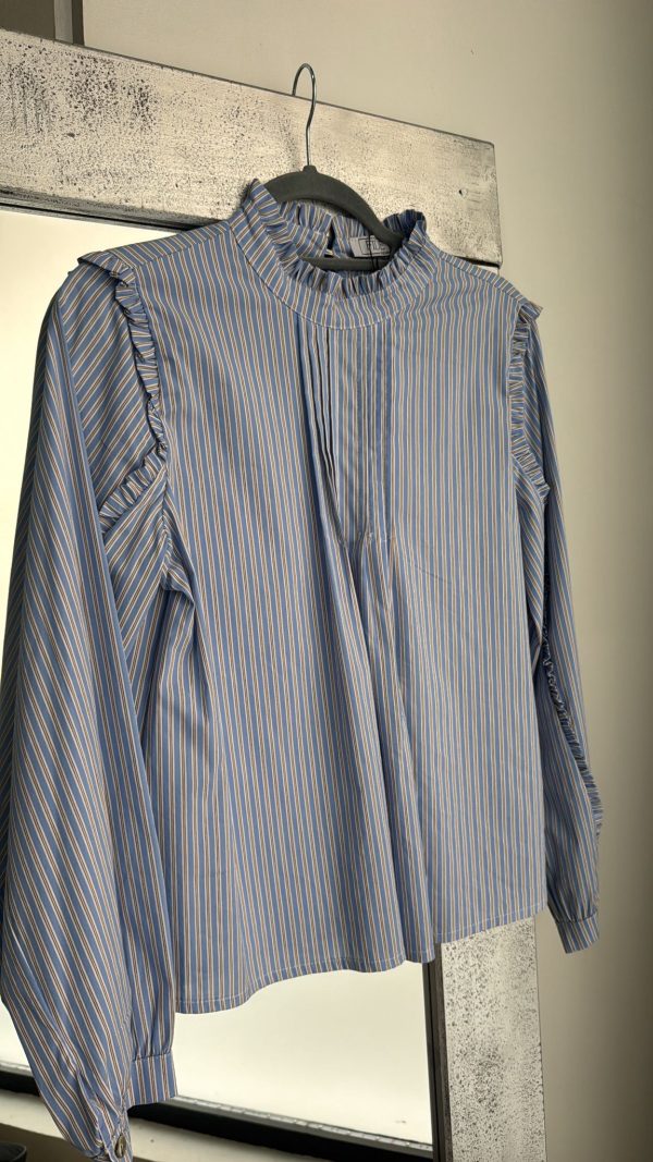 Blusa rayas detalles