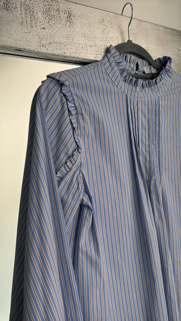 Blusa rayas detalles