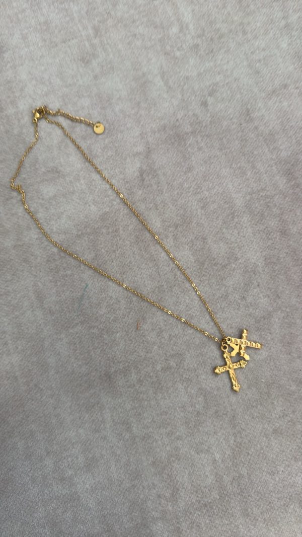 Collar cruces