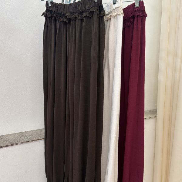 Pantalón puntilla