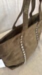 Bolso kaki tachuelas