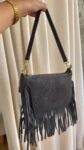 Bolso flecos gris