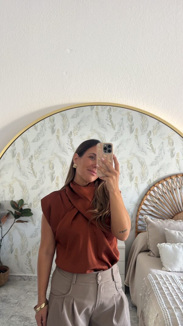 Blusa hombreras raso