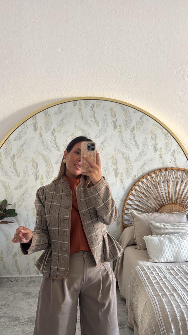 Chaqueta peplum espiga